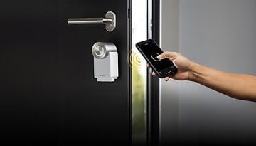 Nuki Smart Lock Pro 4.0 an einer Tür