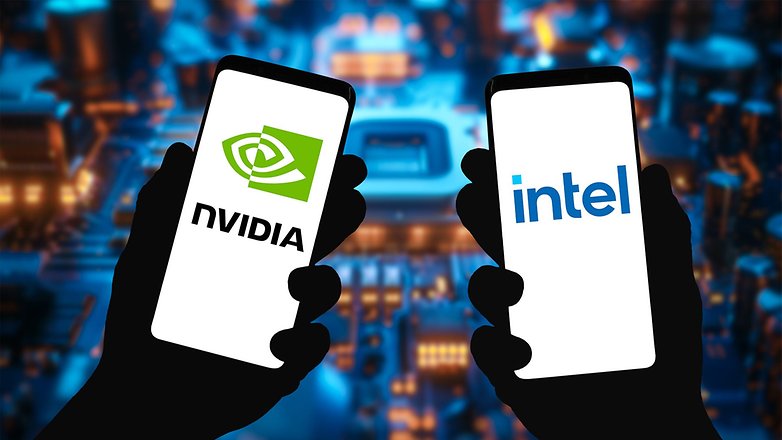 Zwei Hände halten Smartphones, die die Logos von Nvidia und Intel vor einem verschwommenen Hintergrund zeigen. Zwei Hände halten Smartphones, die die Logos von Nvidia und Intel vor einem verschwommenen Hintergrund zeigen.