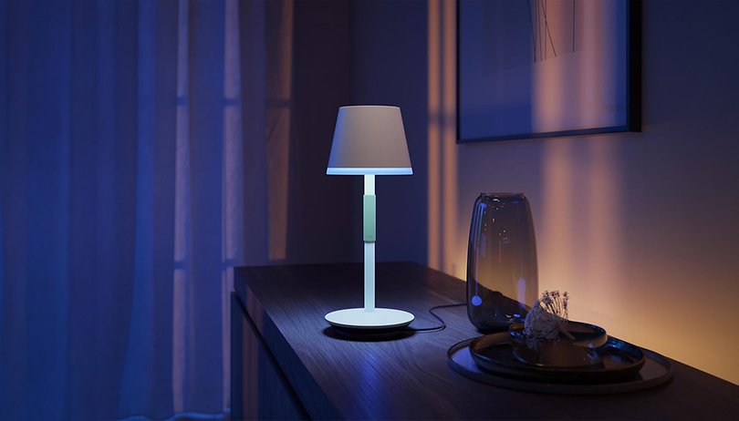 Schnell sein lohnt sich: Smarte Tischleuchte von Philips zum Bestpreis! Philips Hue White and Color Ambiance Go Tischleuchte on table