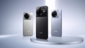 Drei Poco F7 Pro-Smartphones in Silber, Schwarz und Blau auf einem runden Display.