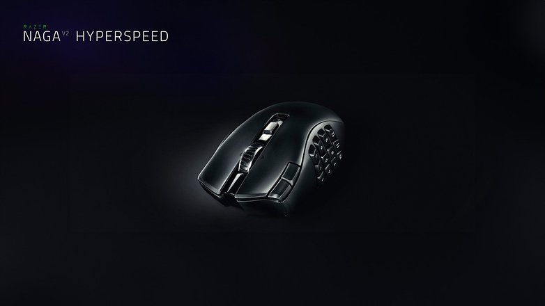 Razer Naga V2 Hyperspeed Gaming-Maus vor schwarzem Hintergrund. Razer Naga V2 Hyperspeed Gaming-Maus vor schwarzem Hintergrund.