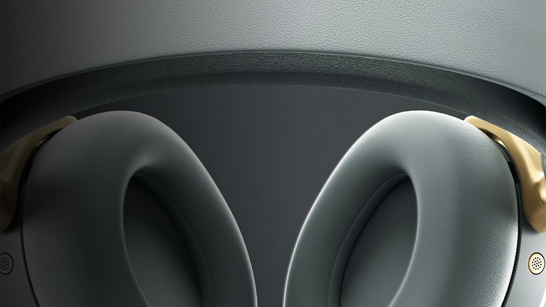 Nahaufnahme der Ohrmuscheln des SteelSeries Arctis Nova Elite Gaming-Headsets.