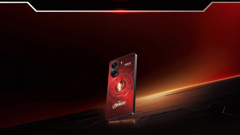 Xiaomi Poco X7 Pro Iron Man Edition Smartphone mit rotem Design und dem Iron Man-Logo.