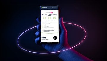 Eine Hand hält ein Smartphone, das ein Black Week Telekom-Angebot von Freenet mit 35 GB für 9,99 € zeigt.