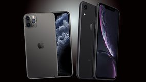 iPhone 11 und iPhone XR vor schwarzem Hintergrund