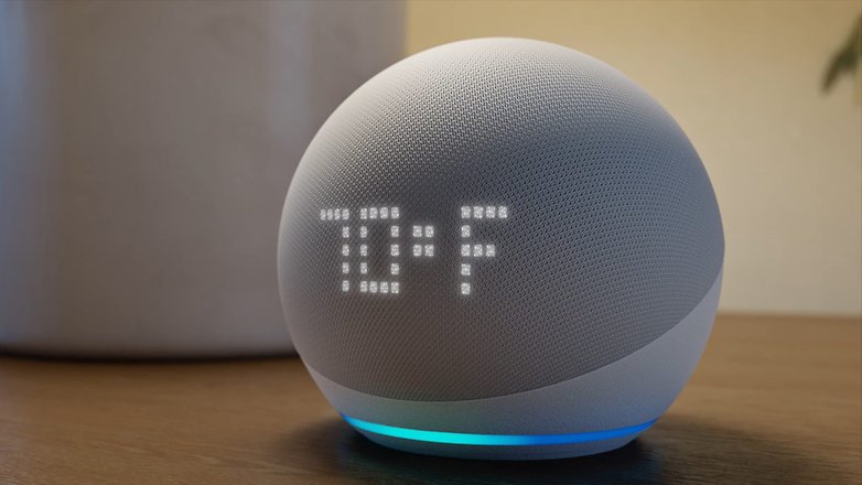 Amazon Echo Dot, der die Temperatur anzeigt