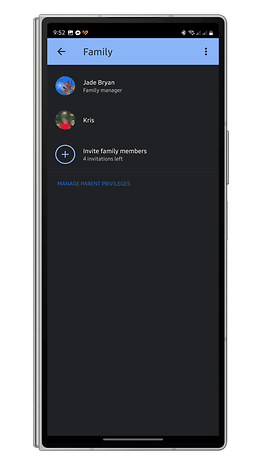 Family management screen showing family members and invitation options.
