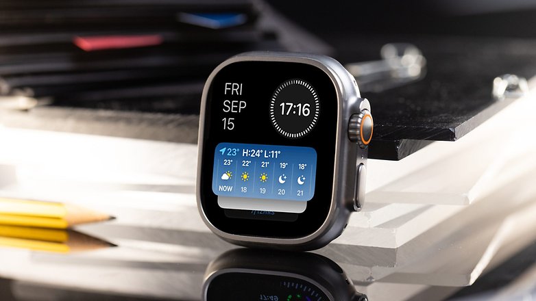 Apple Watch Ultra che evidenzia i widget sul display