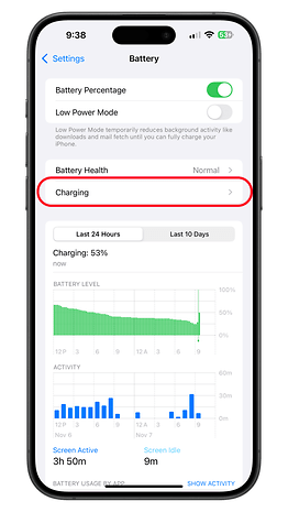 Der Bildschirm mit Akkueinstellungen zeigt einen Ladestatus von 53 % und einen normalen Akkustand.