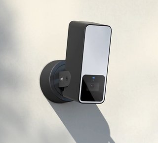Eve Outdoor Cam: floodlight camera with Apple HomeKit support
