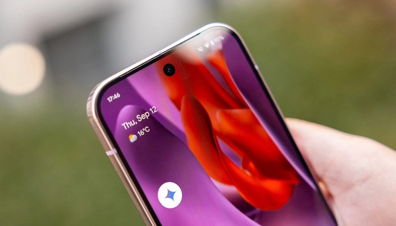 Google Pixel 9 с приложение Gemini