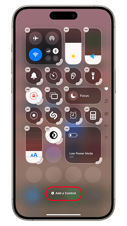 Anpassen von Verbindungssteuerungen oder Umschaltern im Kontrollzentrum unter iOS 18