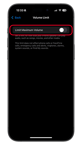 Écran d'iPhone affichant les paramètres de limite de volume avec le commutateur 'Limiter le volume maximum'.