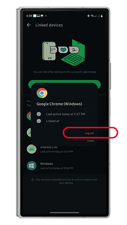 WhatsApp-Bildschirm für verbundene Geräte mit Google Chrome und Optionen zum Abmelden.