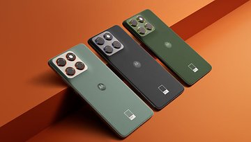 Three Motorola Edge 70 smartphones in green, black, and gray colors on an orange background.