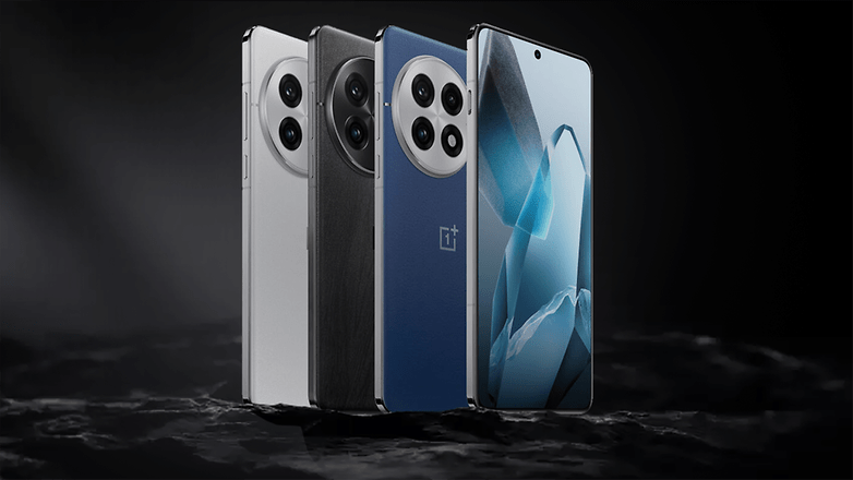 Drei OnePlus 13 Smartphones in verschiedenen Farben vor einem dunklen Hintergrund.