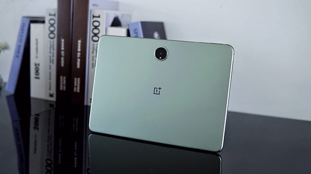 OnePlus Pad 2 in green