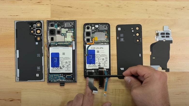 Samsung Galaxy S23 Plus és Ultra Battery Pull fül