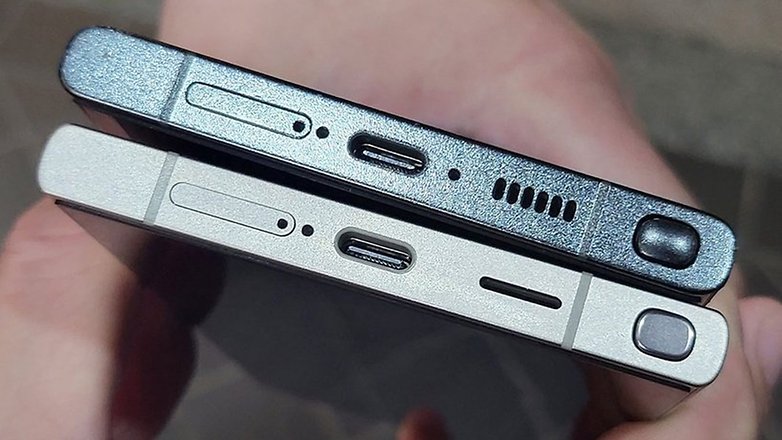 Le nouveau Galaxy S24 Ultra de Samsung avec son châssis en titane et son profil inférieur comparé au Galaxy S23 Ultra en aluminium. / X/u/IceUniverse