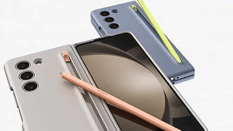 Samsung Galaxy Z Fold 5 с чехлом и S Pen