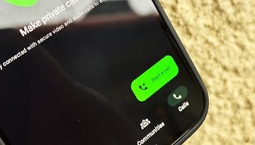 WhatsApp interface showing a button to start a call with a green background.