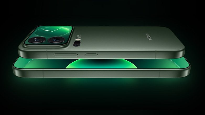 Xiaomi 17 Pro and 17 Pro Max with rear secondary displays