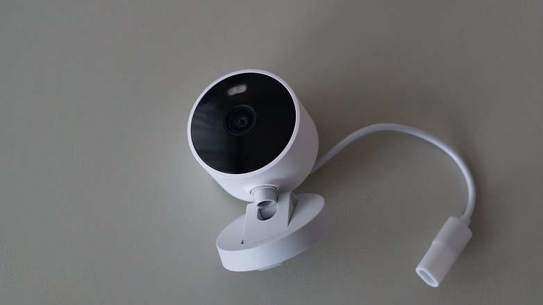 Aqara G100 Sicherheitskamera in Weiß mit rundem Objektiv und verstellbarer Halterung. Aqara G100 Sicherheitskamera in Weiß mit rundem Objektiv und verstellbarer Halterung.