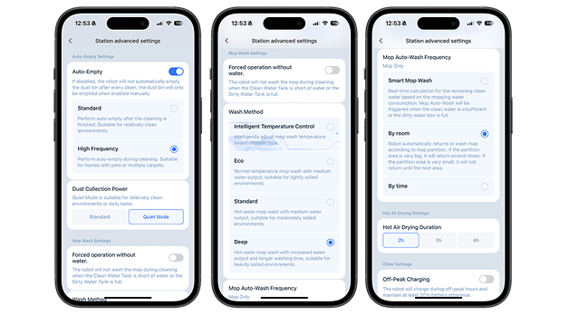 Drei Smartphones zeigen die erweiterten Einstellungen des Ecovacs Deebot X8 Pro Omni für Auto-Entleeren und Waschmethoden.