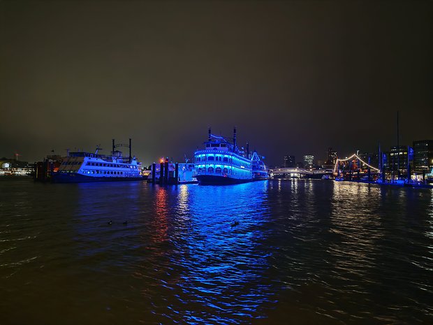 Honor 400 Pro Testfoto mit der Hauptkamera bei Nacht