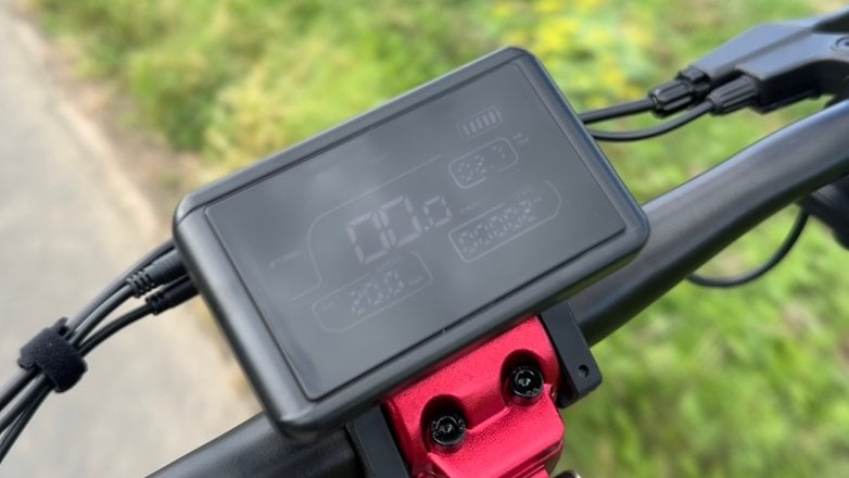 Das Display des iScooter T8 zeigt alle wichtigen Infos auf einem Blick Das Display des iScooter T8 zeigt alle wichtigen Infos auf einem Blick