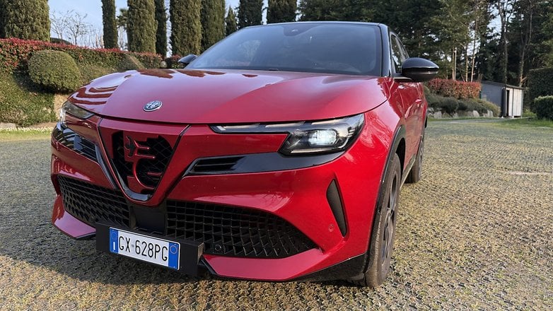 Alfa Romeo Junior Elektro Intensa in der Frontansicht. Alfa Romeo Junior Elektro Intensa in der Frontansicht.
