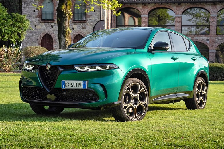 Frontasicht des Alfa Romeo Tonale Intensa PHEV. Frontasicht des Alfa Romeo Tonale Intensa PHEV.