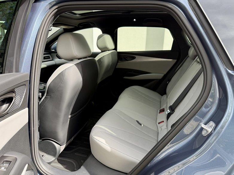 Das Platzangebot im Fond des BYD Seal 6 DM-i Touring ist gut. Das Platzangebot im Fond des BYD Seal 6 DM-i Touring ist gut.