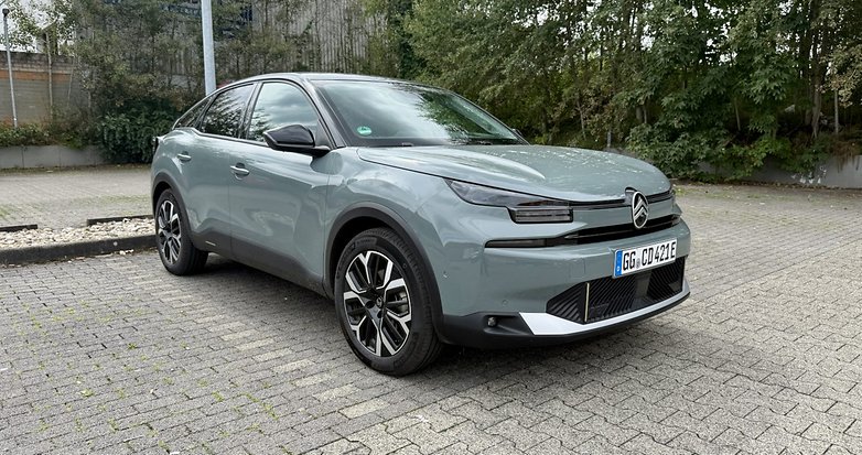 Citroën e-C4 X im Test - Seitliche Frontansicht Citroën e-C4 X im Test - Seitliche Frontansicht