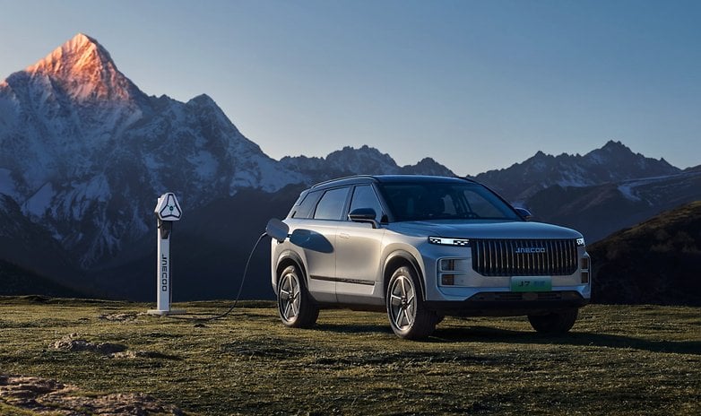 Jaecoo 7 PHEV an einer Ladesäule. Jaecoo 7 PHEV an einer Ladesäule.
