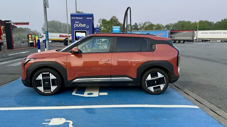 Kia EV3 in der Seitenansicht. Kia EV3 in der Seitenansicht.