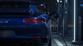 Porsche zeigt E-Autos die Gelbe Karte