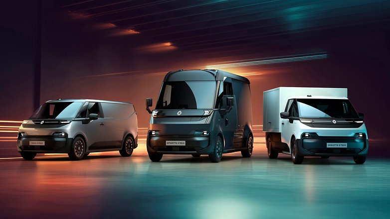 Trois fourgons Renault Trafic E-Tech Electric dans un cadre futuriste.