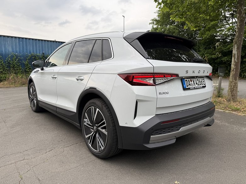 Heckansicht des Skoda Elroq.