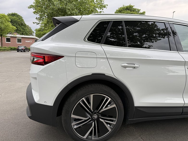Skoda Elroq: Dachkanten-Spoiler für ein sportliches Auftreten.