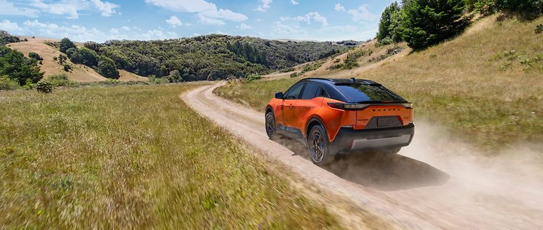 Subaru Uncharted bei der Fahrt in der Heckansicht. Subaru Uncharted bei der Fahrt in der Heckansicht.