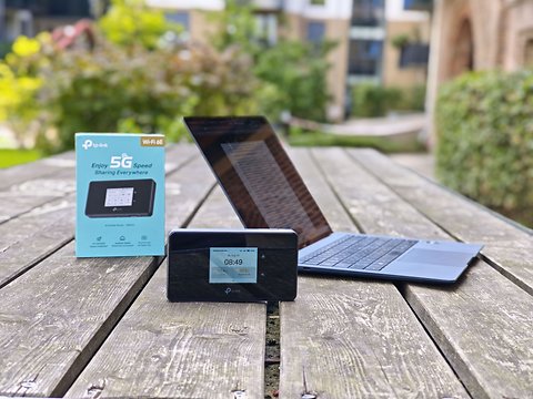 TP-Link M8550 im Test: Mobiles Highspeed-WLAN f&uuml;r unterwegs
