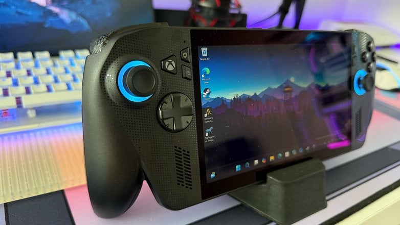 The ROG Xbox Ally X's controller handle. The ROG Xbox Ally X's controller handle.