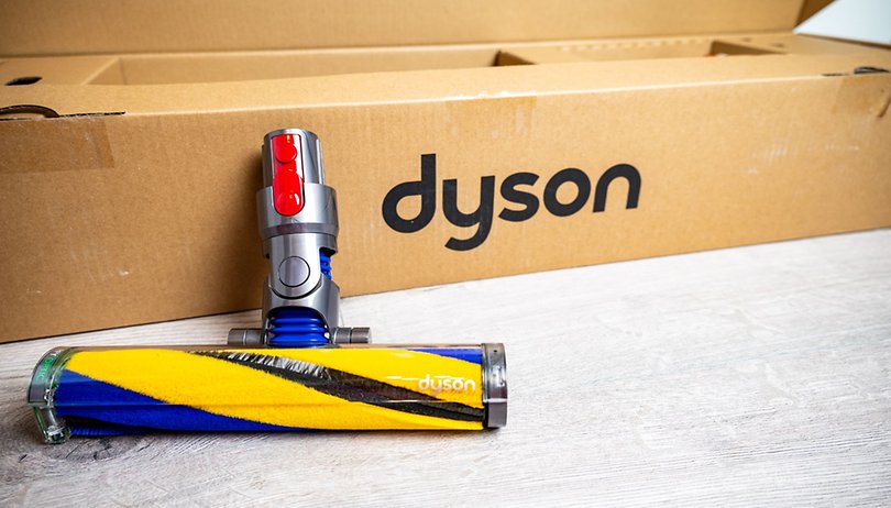 Nur noch wenige Tage: Dyson-Ausverkauf bei MediaMarkt! Dyson Paket mit einem Zubehor des Akkusaugers vorn