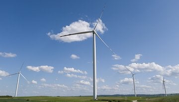 Windräder mit Landschaft