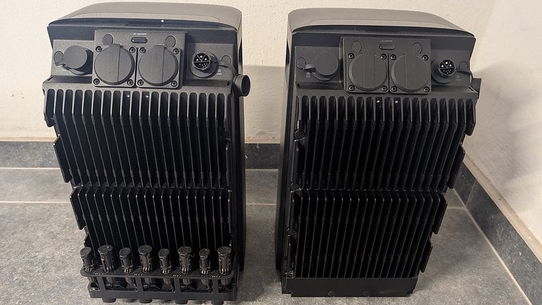 Ecoflow Stream Ultra (links) und AC Pro (rechts) Rückseite Ecoflow Stream Ultra (links) und AC Pro (rechts) Rückseite