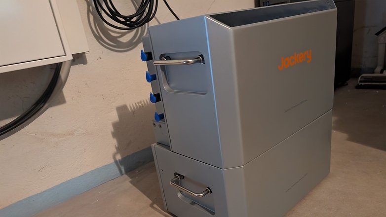Jackery HomePower 2000 Seitenansicht