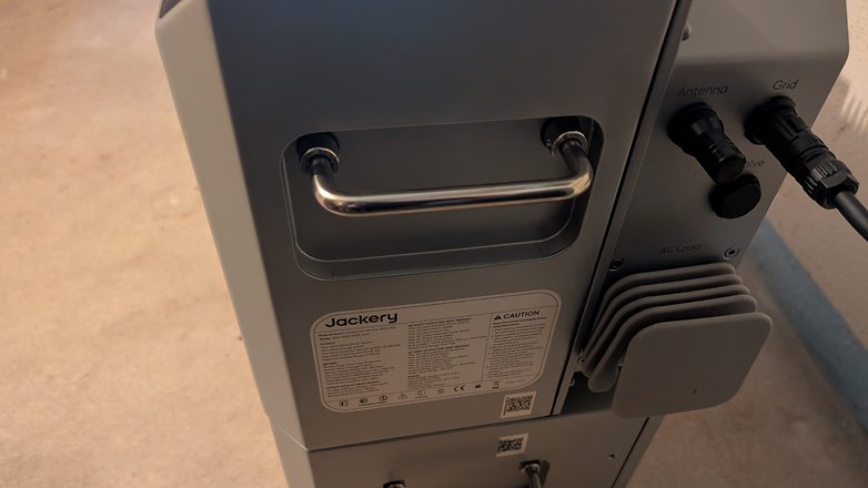 Jackery HomePower 2000 Seitenansicht 2