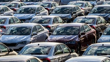 Autos stehen zum Verkauf