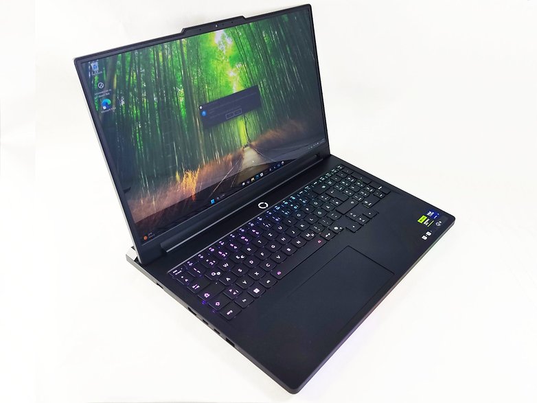 Lenovo Legion Pro 7i (2025) Lenovo Legion Pro 7i (2025)